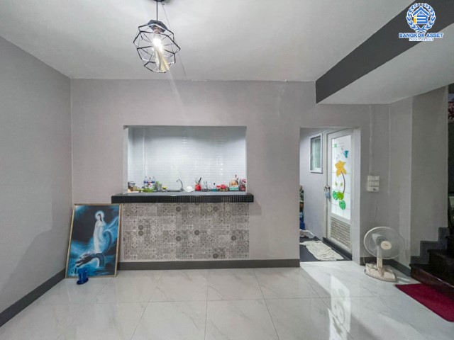 *****ทาวน์เฮ้าส์มือสองย่านปทุมธานี ม.พฤกษา11 รังสิต-นครนายก เนื้อที่ 18 ตร.ว. ฟังก์ชัน 3 ห้องนอน 2 ห้องน้ำ 1 ที่จอดรถ แถมฟรี! 1 เครื่องปรับอากาศ บนทำเลเยี่ยม เข้าเมืองสะดวก ใกล้ฟิวเจอร์พาร์ค รังสิต และทางด่วน "มอเตอร์เวย์ คลอง5" ราคาสุดคุ้ม!